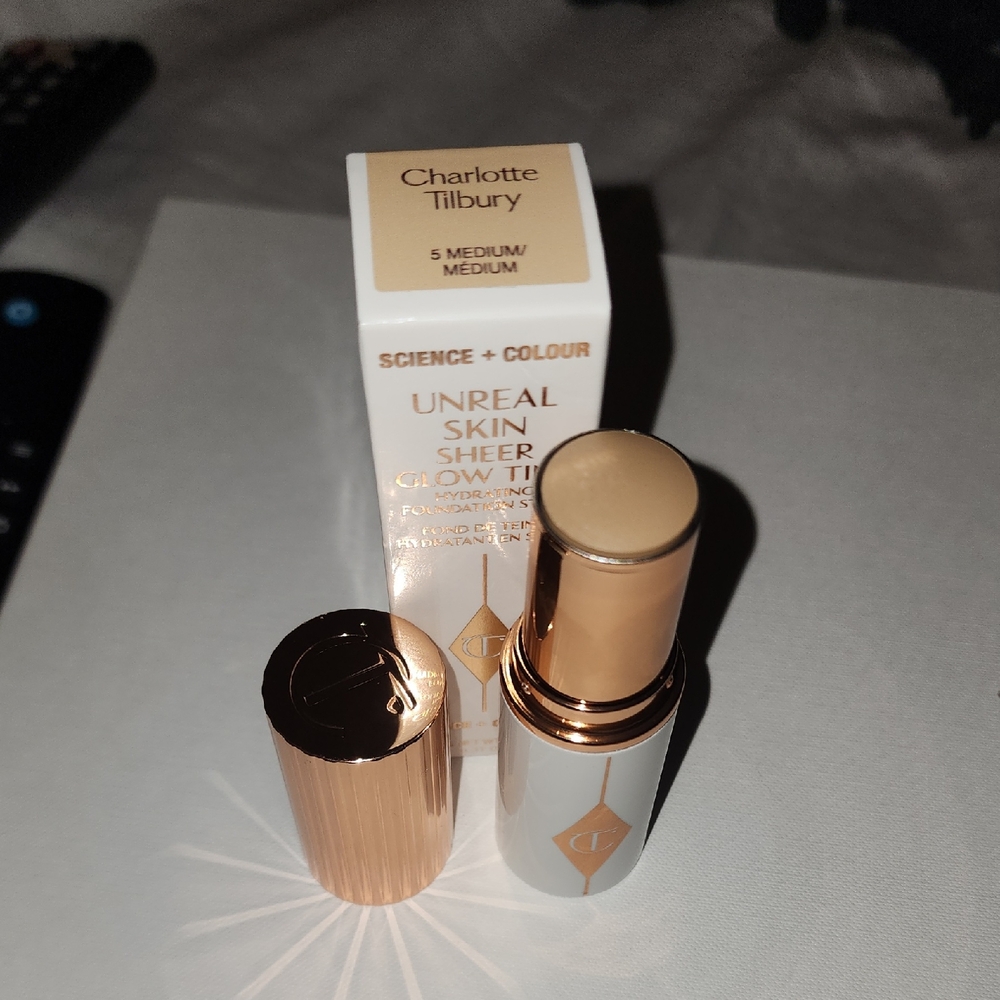 Charlotte Tilbury Unreal Sheer Skin Glow Tint SHADE 5